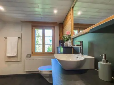 Ein Badezimmer in der Unterkunft Holiday Home Chalet Simeli by Interhome