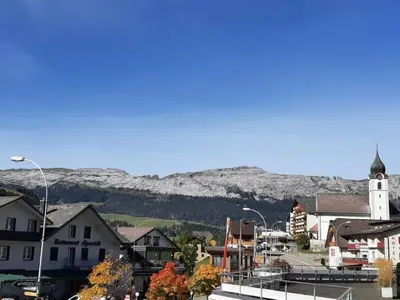 Ein allgemeiner Bergblick oder ein Berglick von der Ferienwohnung aus