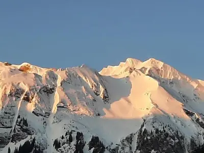 Ein allgemeiner Bergblick oder ein Berglick von der Ferienwohnung aus
