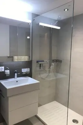 Ein Badezimmer in der Unterkunft Apartment Nora 5 Bett Wohnung by Interhome