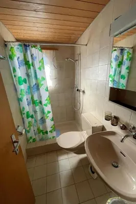 Ein Badezimmer in der Unterkunft Apartment Chalet Hofer by Interhome