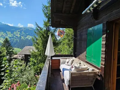 Ein allgemeiner Bergblick oder ein Berglick von des Ferienhauses aus