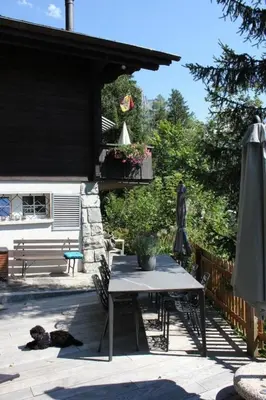 Ein Balkon oder eine Terrasse in der Unterkunft Holiday Home Chalet Tannegüetli by Interhome