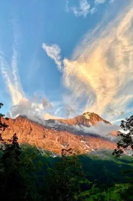 Ein allgemeiner Bergblick oder ein Berglick von des Ferienhauses aus