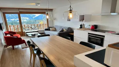 Küche/Küchenzeile in der Unterkunft Superbe appartement avec 2 chambres avec vue imprenable sur les Alpes