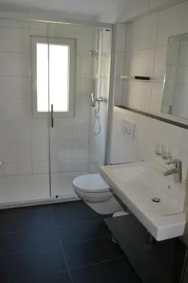Ein Badezimmer in der Unterkunft Haus Bergtreu