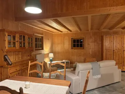 Ein Sitzbereich in der Unterkunft Chalet Les Epilobes, Zinal
