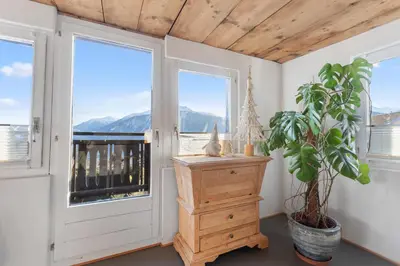 Ein allgemeiner Bergblick oder ein Berglick von des Chalets aus