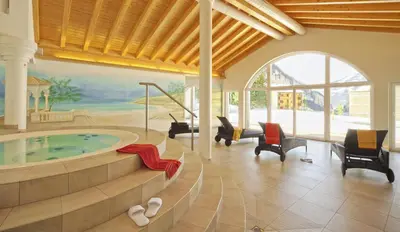 Der Swimmingpool an oder in der Nähe von Residenz Ambassador B13 mit Wellness-Fitness