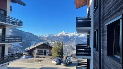 Ein allgemeiner Bergblick oder ein Berglick von der Ferienwohnung aus