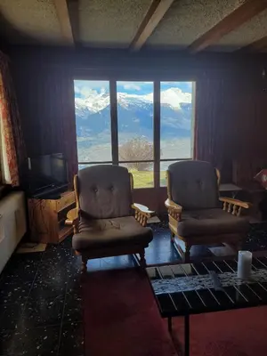 Ein Sitzbereich in der Unterkunft La Crettaz app dans chalet - SUNNY apartment 6 p