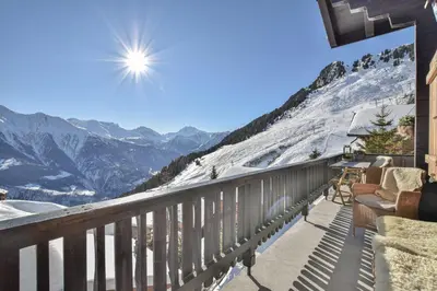 Ein allgemeiner Bergblick oder ein Berglick von des Chalets aus