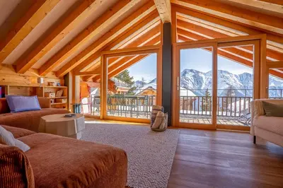 Ein allgemeiner Bergblick oder ein Berglick von der Ferienwohnung aus