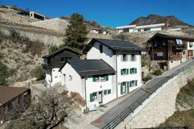 Ein allgemeiner Bergblick oder ein Berglick von der Ferienwohnung aus