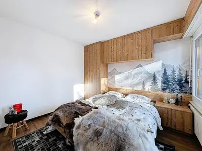 Ein Bett oder Betten in einem Zimmer der Unterkunft From green to slopes - Alpine ski and golf condo
