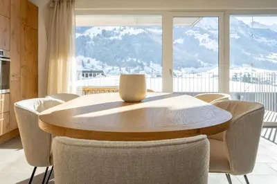 Ein allgemeiner Bergblick oder ein Berglick von der Ferienwohnung aus