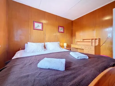 Ein Bett oder Betten in einem Zimmer der Unterkunft Chalet Bambi, spacieux, jardin, cheminée, kids & pets friendly