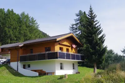 Das Gebäude in dem sich das Chalet befindet