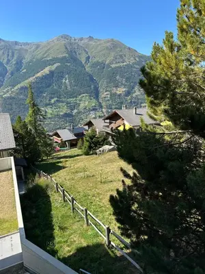 Ein allgemeiner Bergblick oder ein Berglick von der Ferienwohnung aus
