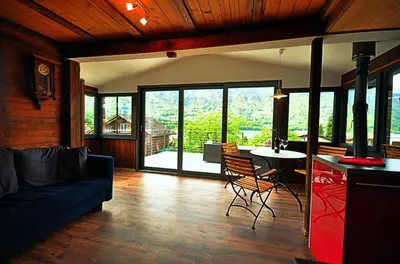 Ein Sitzbereich in der Unterkunft Lake View Chalet