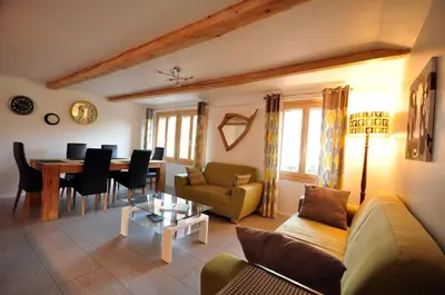 Ein Sitzbereich in der Unterkunft Jungfrau Views Apartment