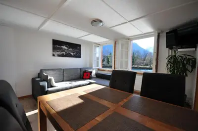 Ein Sitzbereich in der Unterkunft Seegärtli Riverside Apartment