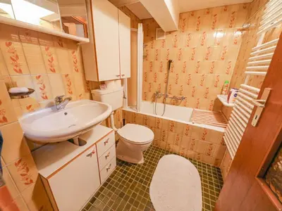 Ein Badezimmer in der Unterkunft Apartment Innere Bleikenstrasse 2 by Interhome