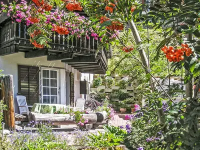 Ein Garten an der Unterkunft Apartment Laurin-1 by Interhome