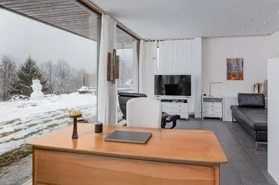 TV/Unterhaltungsangebot in der Unterkunft Spacious Lake and Mountain View Villa - 15 min to Interlaken
