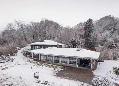 2 Villas with Lake and Mountain View 15 Minutes to Interlaken im Winter