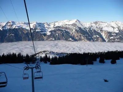 Bergchalet mit Panoramablick nahe Brienz im Winter