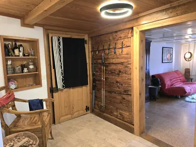Ein Sitzbereich in der Unterkunft Heimatkunst 02, klassisches Walliser Chalet, teilrenoviert, zentral