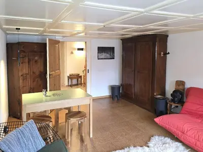 Ein Sitzbereich in der Unterkunft Heimatkunst 02, klassisches Walliser Chalet, teilrenoviert, zentral