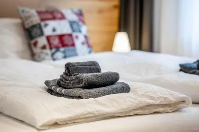 Ein Bett oder Betten in einem Zimmer der Unterkunft Alpine black Pearl - modern & stylish by Inspiringplaces Zermatt