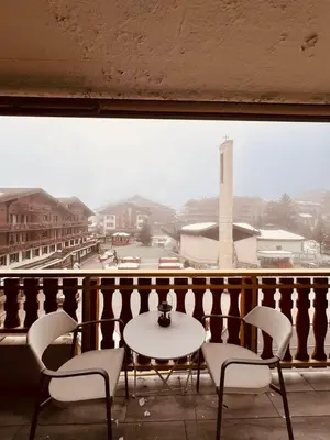 Ein Balkon oder eine Terrasse in der Unterkunft Appartement complet dans le centre de Crans-Montana