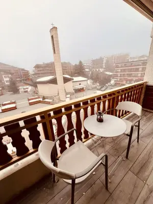 Ein Balkon oder eine Terrasse in der Unterkunft Appartement complet dans le centre de Crans-Montana