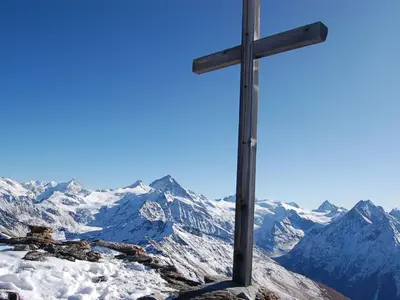 Ein allgemeiner Bergblick oder ein Berglick von des Ferienhauses aus
