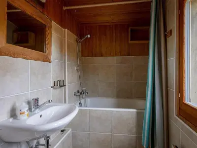 Ein Badezimmer in der Unterkunft Apartment Base Camp Evolène by Interhome