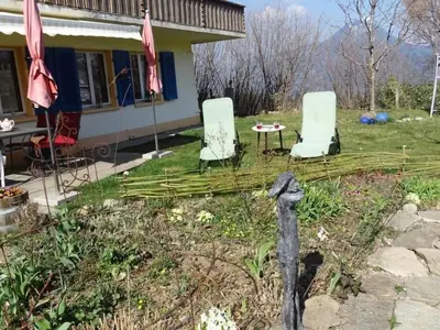Ein Garten an der Unterkunft Apartment Chalet Aebnit by Interhome