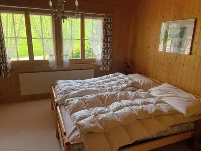 Ein Bett oder Betten in einem Zimmer der Unterkunft Holiday Home Chalet Finkenwiese - für 8 Erwachsene und 5 Kinder by Interhome