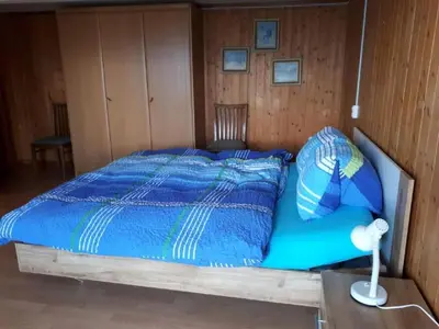 Ein Bett oder Betten in einem Zimmer der Unterkunft Apartment Berg- und Seeblick by Interhome
