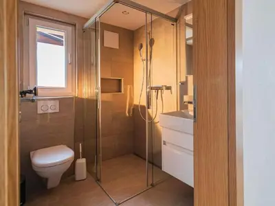 Ein Badezimmer in der Unterkunft Apartment Chalet Raufthubel by Interhome