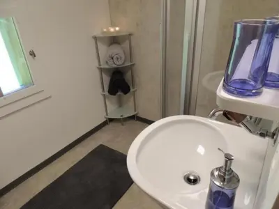 Ein Badezimmer in der Unterkunft Holiday Home Lengwald Hiisli by Interhome