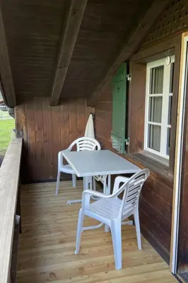 Ein Balkon oder eine Terrasse in der Unterkunft Apartment Lengwaldwohnung 285 by Interhome