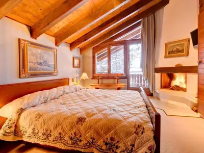 Ein Bett oder Betten in einem Zimmer der Unterkunft Holiday Home Freistehendens Chalet Zen Zermatt an bester Lage by Interhome