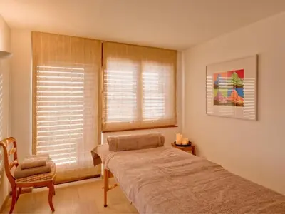 Ein Bett oder Betten in einem Zimmer der Unterkunft Holiday Home Freistehendens Chalet Zen Zermatt an bester Lage by Interhome