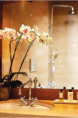Ein Badezimmer in der Unterkunft Holiday Home Freistehendens Chalet Zen Zermatt an bester Lage by Interhome