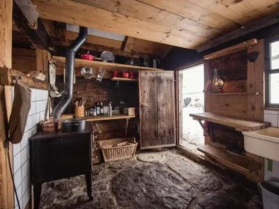 Küche/Küchenzeile in der Unterkunft Holiday Home Kirschbaumhütte by Interhome