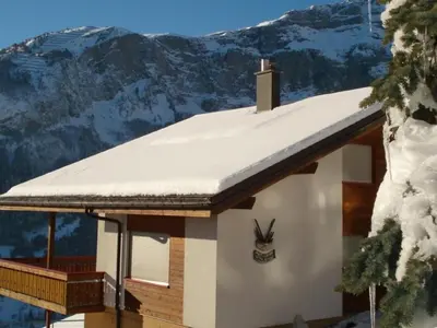 Ein allgemeiner Bergblick oder ein Berglick von des Ferienhauses aus