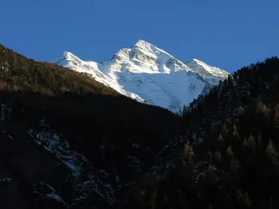 Ein allgemeiner Bergblick oder ein Berglick von der Ferienwohnung aus